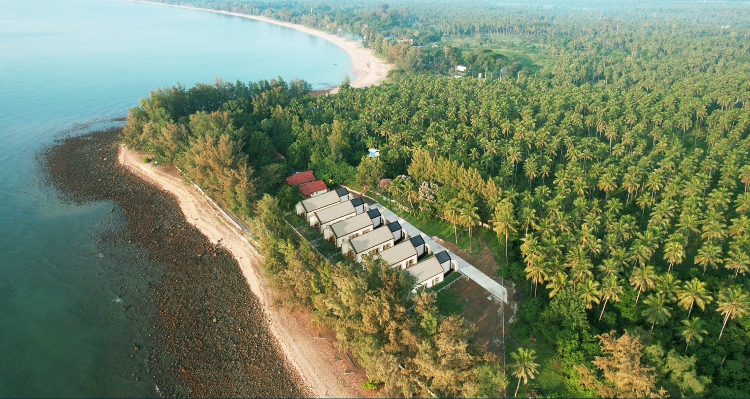 Beachfront Villa Nordic style by j project บ้านพักตากอากาศพักทับสะแก ติดทะเล ที่พักริมทะเล